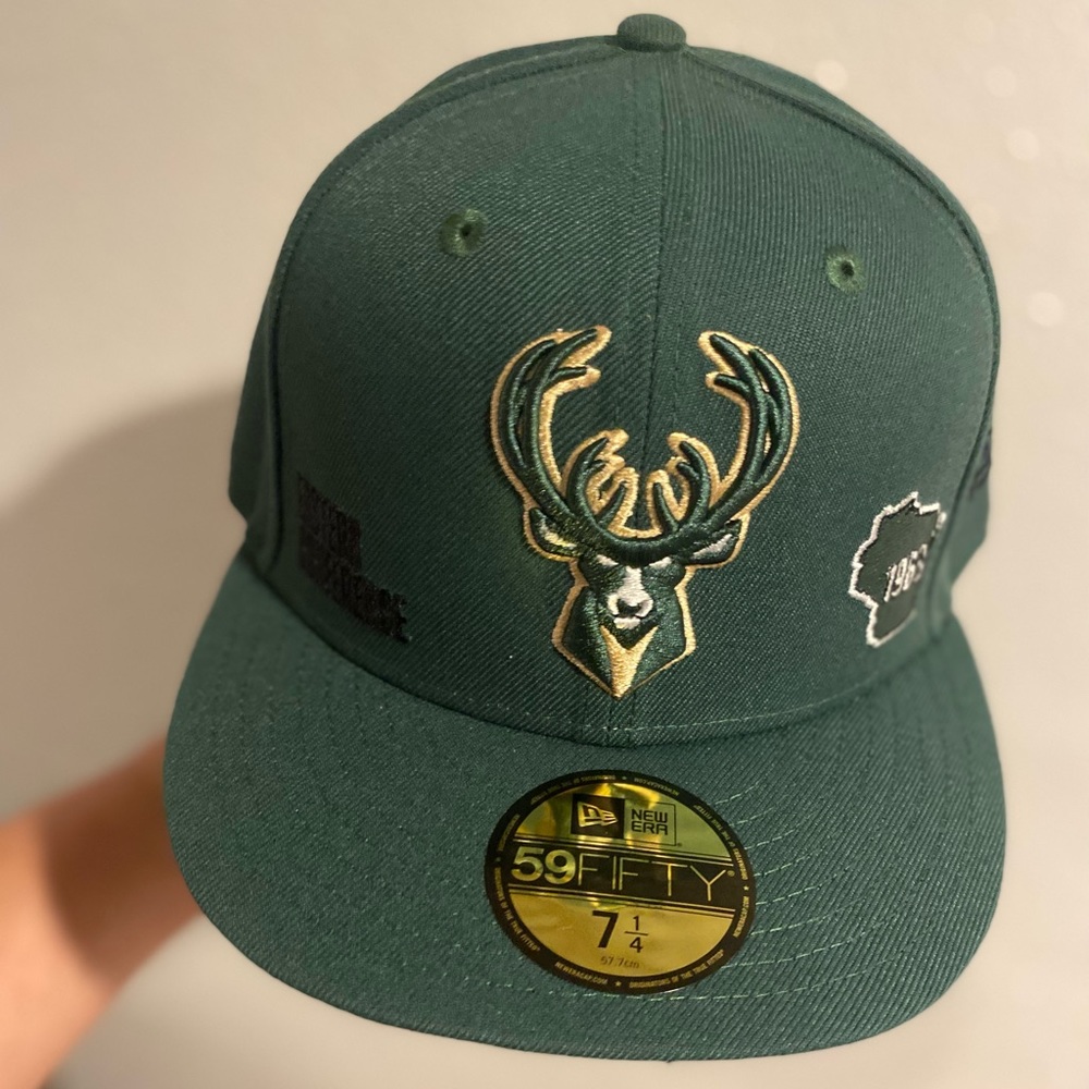 NWT New Era Milwaukee Bucks 7 1/4 Hat - Picture 2 of 8
